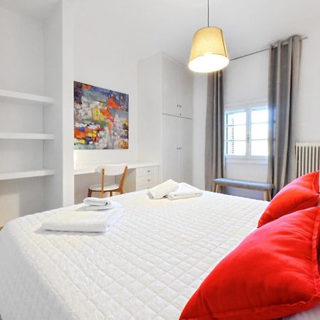 Amazing 2 Bedroom Apartment Overlooking The Marina Of Vourkárion Bagian luar foto