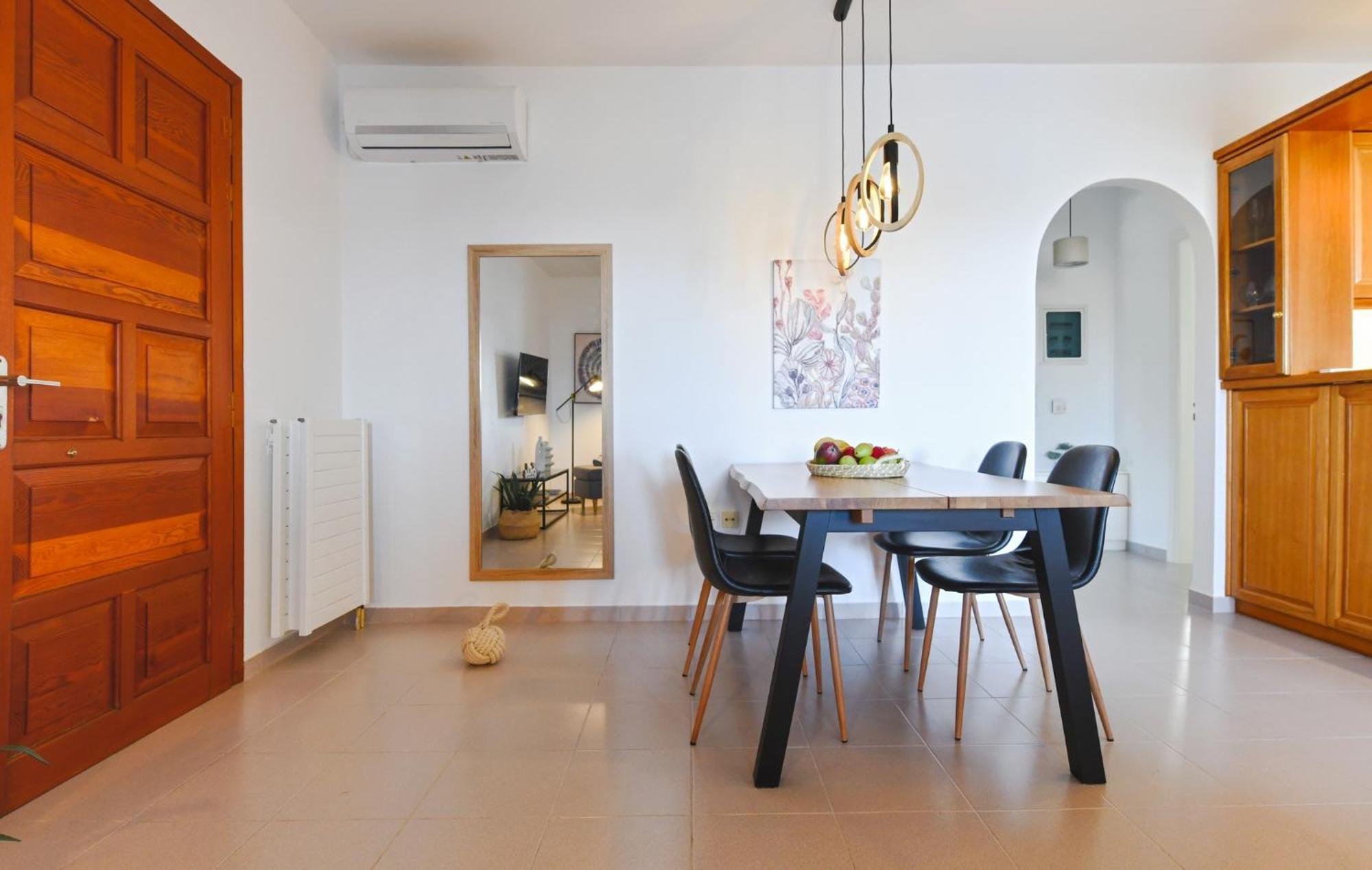 Amazing 2 Bedroom Apartment Overlooking The Marina Of Vourkárion Bagian luar foto