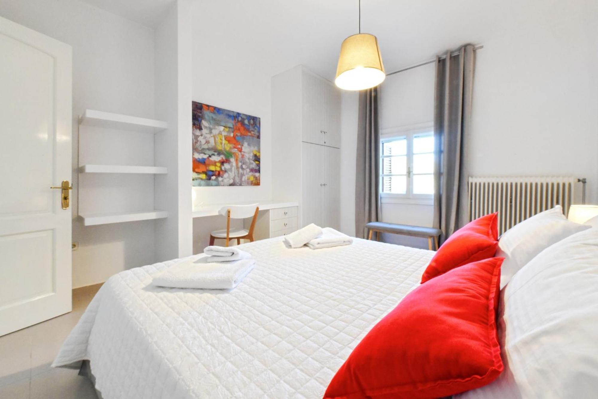 Amazing 2 Bedroom Apartment Overlooking The Marina Of Vourkárion Bagian luar foto