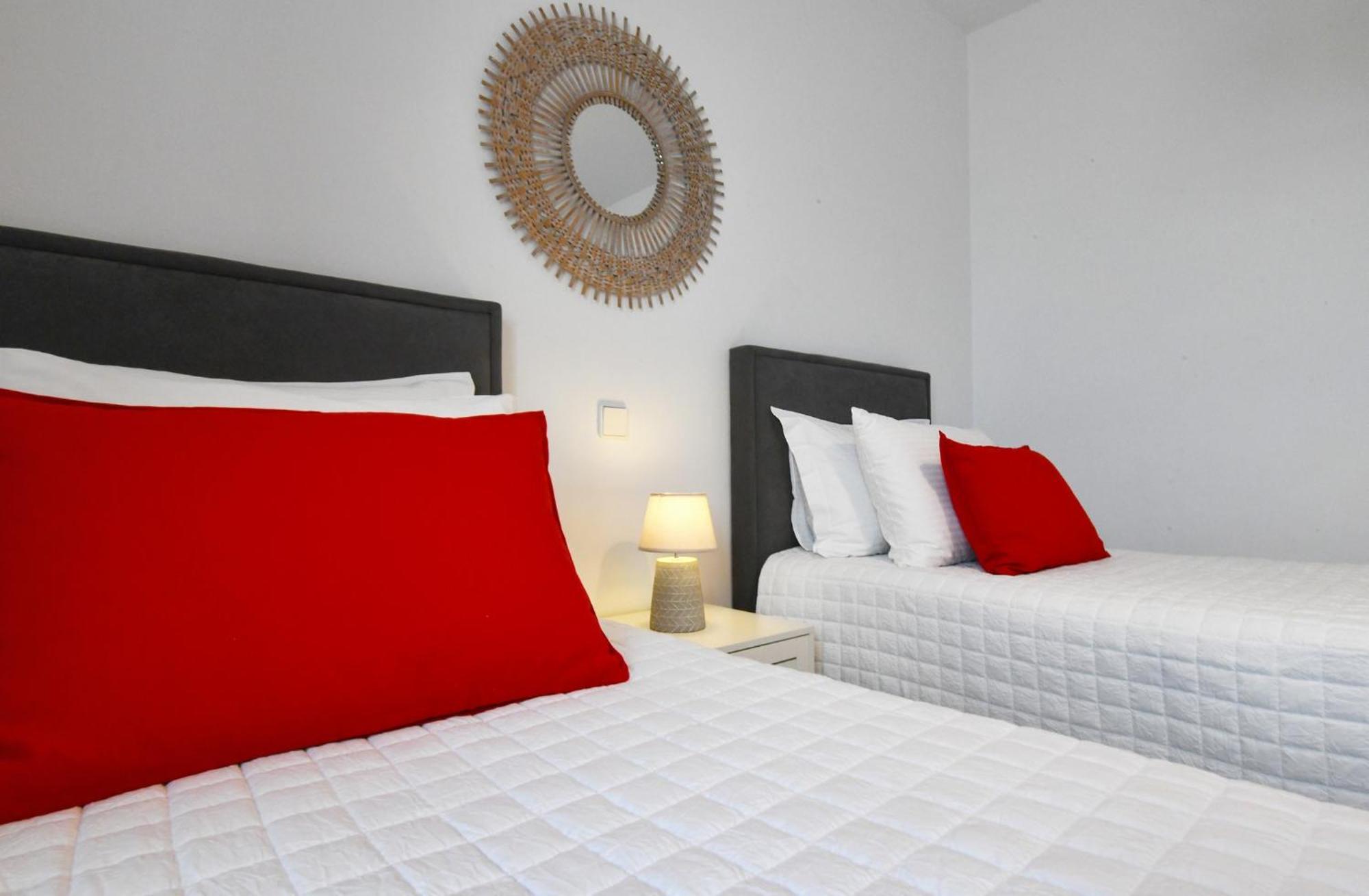 Amazing 2 Bedroom Apartment Overlooking The Marina Of Vourkárion Bagian luar foto