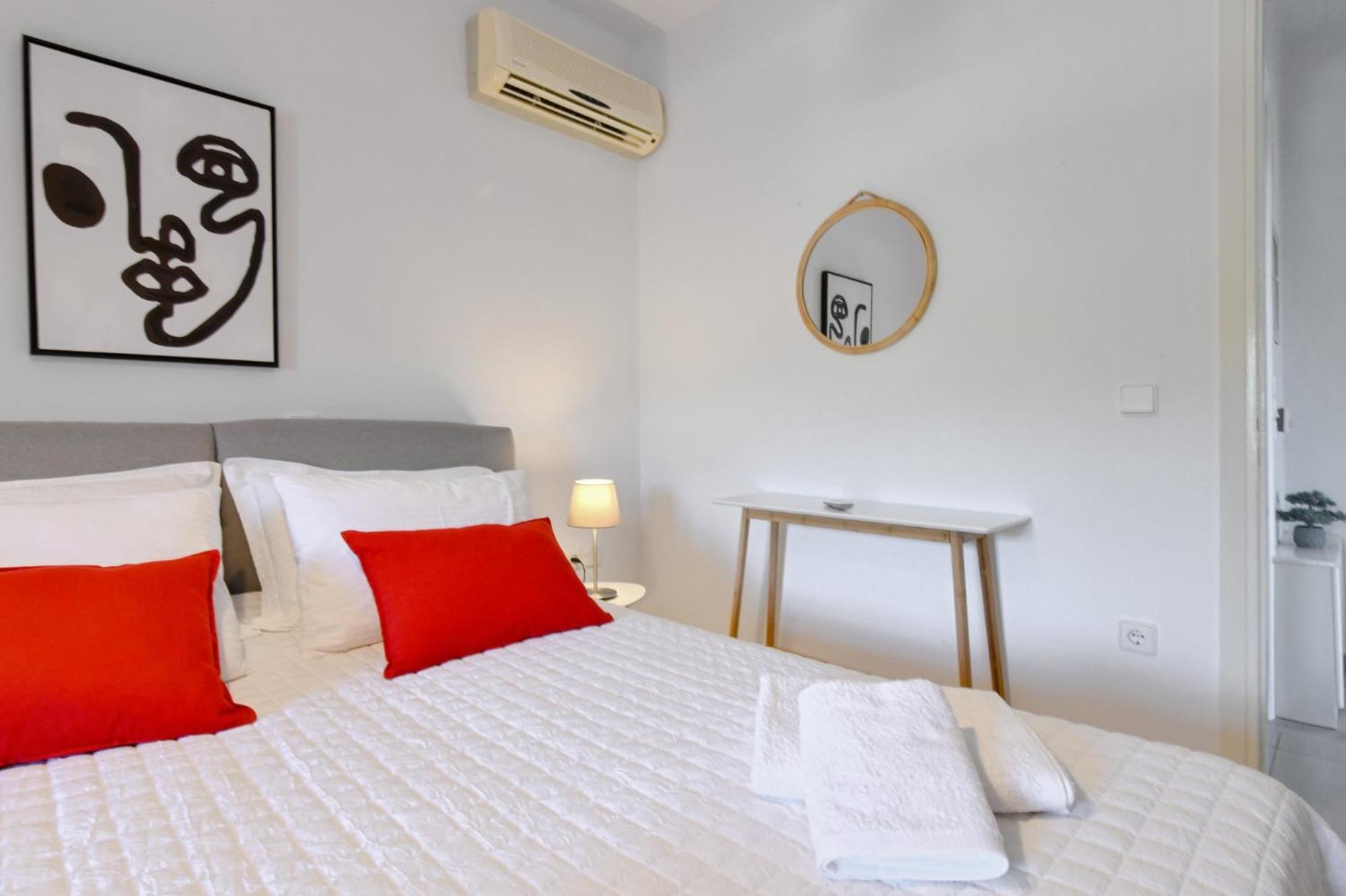 Amazing 2 Bedroom Apartment Overlooking The Marina Of Vourkárion Bagian luar foto